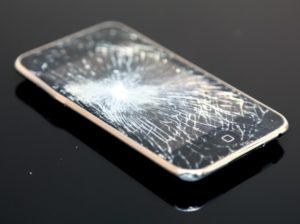 暴言かもしれんが、スマホが割れてるのって女子に多い気がする