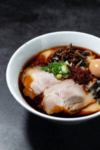 バナナマン日村の休養に思うこと――テレビの「食べ物演出」を見直す時が来た